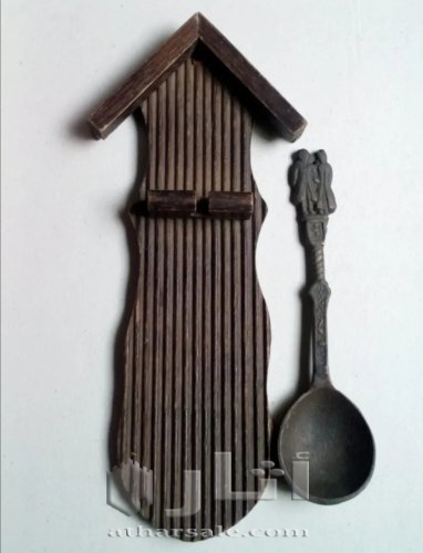 قطعة ديكور قديمة من الخشب