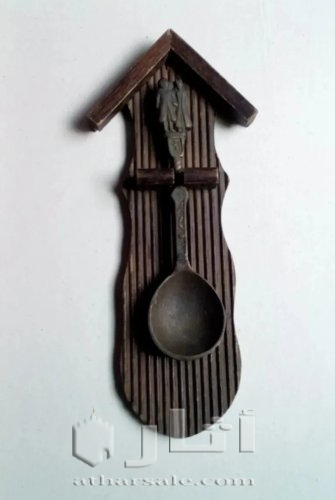 قطعة ديكور قديمة من الخشب