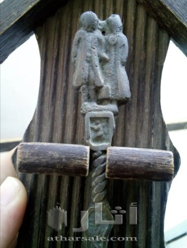 قطعة ديكور قديمة من الخشب