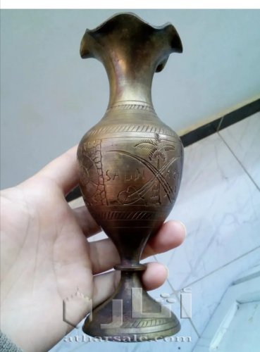 فازة نحاس صغيرة