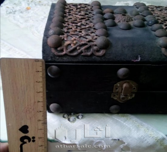 صندوق خشبي قديم