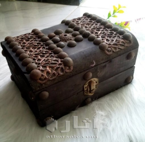 صندوق خشبي قديم