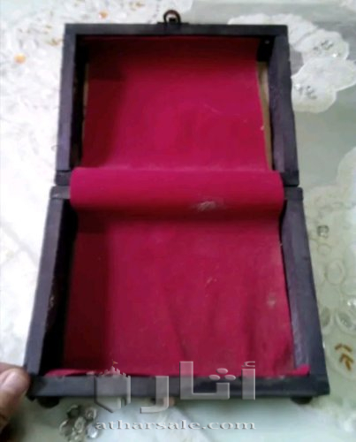 صندوق خشبي قديم