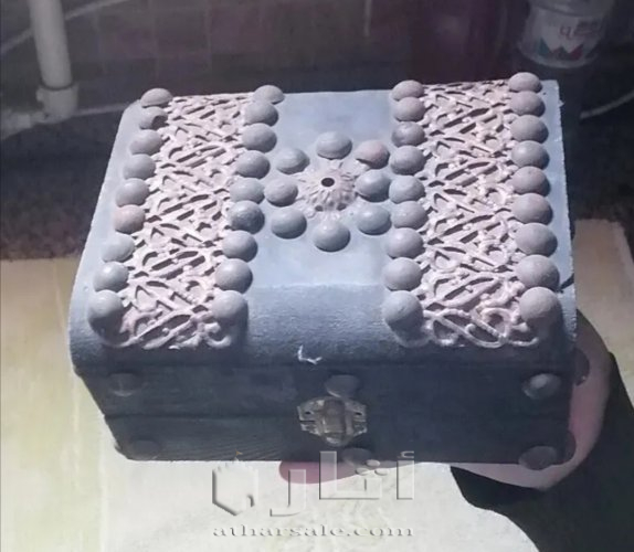 صندوق خشبي قديم