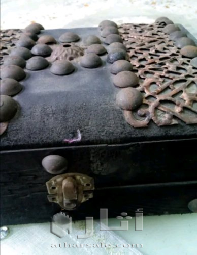 صندوق خشبي قديم