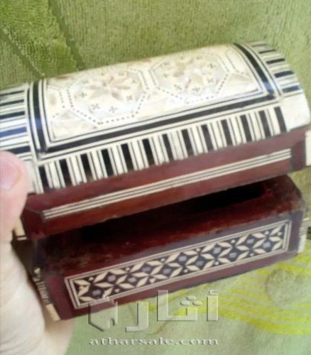 صندوق خشبي قديم حجم صغير