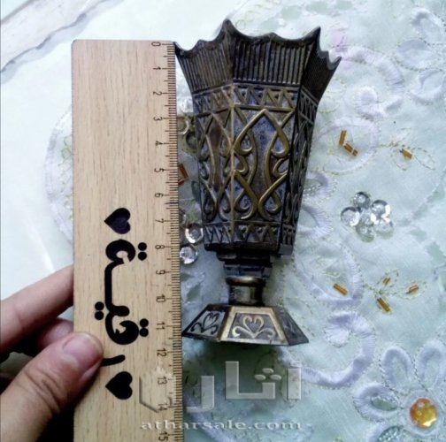 فازة معدنية صغيرة قديمة