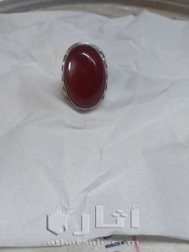خاتم من العقيق الكبدي اليماني ومن الفضة القديمة ٢٠جرام وزنه