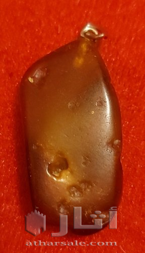 قلادة كهرمان قديمة