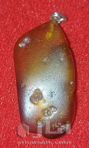 قلادة كهرمان قديمة