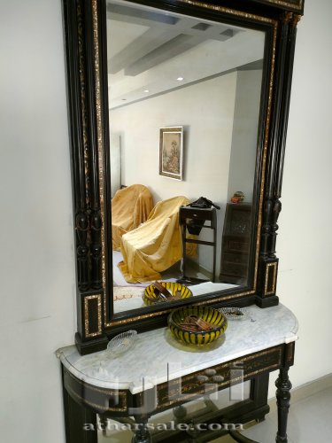 للبيع كونسول ابنوس مطعم بالصدفة و مرايا طلاء فضة عمرها حوالى 80 سنة
