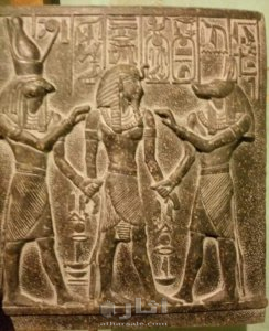 اثار نادره لوحه اغريقيه حجر رائعه الجمال لتتويج ملك من ملوك الإغريق تحف رائعه من روائع القطع الافريقيه غايه فى الجمال والروعه 1