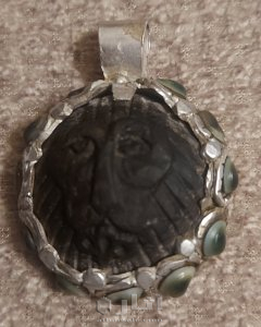 قلادة قديمة افريقية