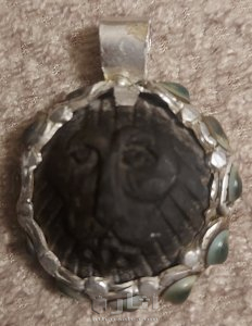 قلادة قديمة افريقية