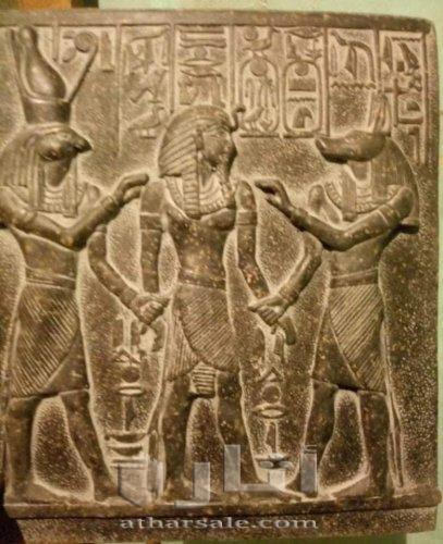 اثار نادره لوحه اغريقيه حجر رائعه الجمال لتتويج ملك من ملوك الإغريق تحف رائعه من روائع القطع الافريقيه غايه فى الجمال والروعه