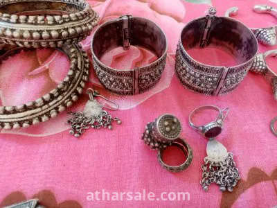 عملات ومقتنيات قديمه أثرية