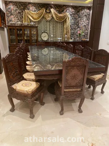 طاولة طعام انتيك من عام ١٩٧٥-١٩٧٨