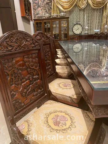 طاولة طعام انتيك من عام ١٩٧٥-١٩٧٨