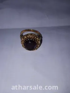 خاتم مصنوع من الذهب صناعه يدويه اكثر من 100 سنه الحجر اللي عليه ليس اصلي الحجر مصنوع من الزجاج 3