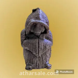 اثار يهوديه قديمه جدااااااا لكاهن الخامه تقيله على حجمها الصغير