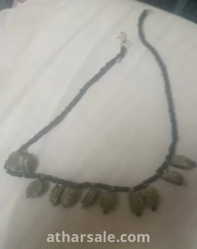 اثار اغريقيه عقد خرز قديم جدااا اغريقى الزمو والعمر باين عليه