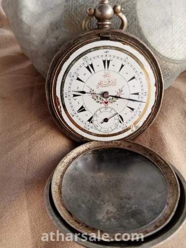 ساعات نادرة لها اكثر من 100سنة