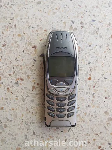 An old Nokia phone that still works
