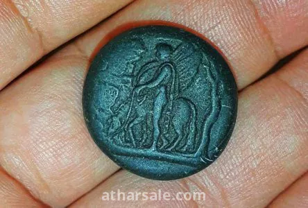 ختم دائري من معدن ثمين جدا