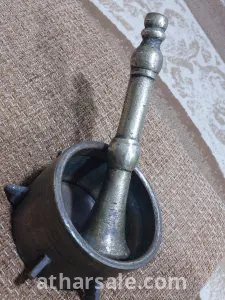 ايد هون نحاس عمرها 110 سنة