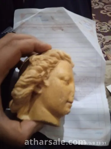 راس تمثال روماني قديم