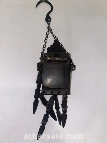 مخزن لفارس قديمة تستعمل للفرسان في الزمن القديم