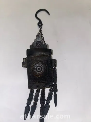 مخزن لفارس قديمة تستعمل للفرسان في الزمن القديم