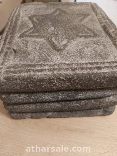 الواح قديمة من البازلت