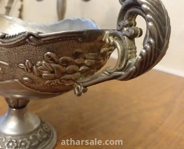 للبيع ٢ شمعدان و جاردنيرة مطلى فضة