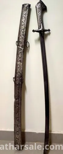 سيف من فضه المقبض والغمد