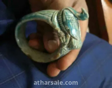 اثار يونانيه بورسلان قديم لقلاده يونانيه قديمه جدااااااا عمرها اكثر من 1500سنه يونانى