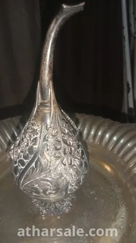 زجاجه عطر من النحاس والفضة