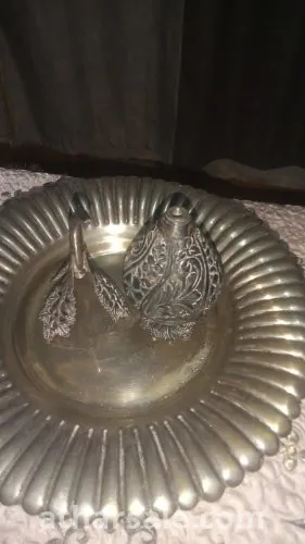 زجاجه عطر من النحاس والفضة