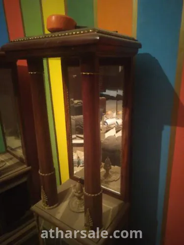 عمدان انتيك رخام برتغالي ببودي خشب زان مصب ومزخرفة بالنحاس