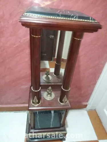 عمدان انتيك رخام برتغالي ببودي خشب زان مصب ومزخرفة بالنحاس