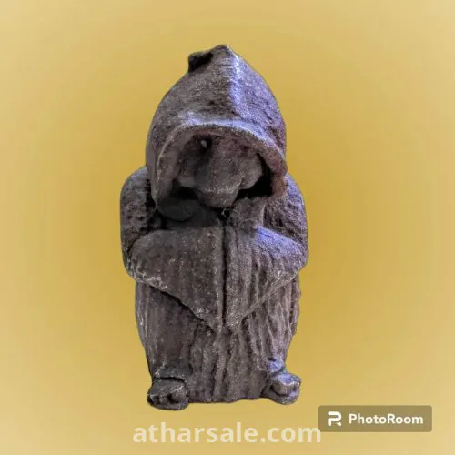 اثار عبريه قديمه جدااااااا لكاهن الطول 15سنتى العرص 9 سنتى تقيل على حجمه حجر كثافته عاليه تقيل بالنسبه لحجمه