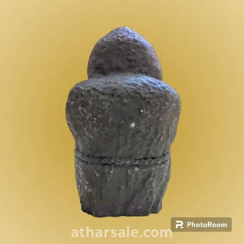 اثار عبريه قديمه جدااااااا لكاهن الطول 15سنتى العرص 9 سنتى تقيل على حجمه حجر كثافته عاليه تقيل بالنسبه لحجمه