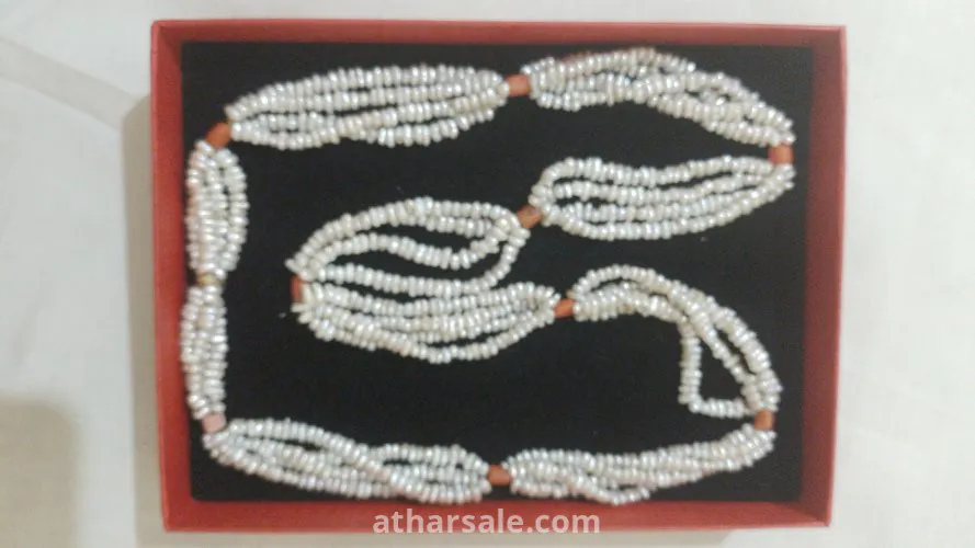 عقد من الجوهر الحر
