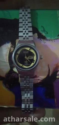 ساعه نادره من العصر القديم