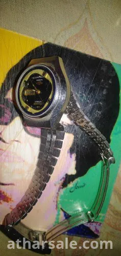 ساعه نادره من العصر القديم