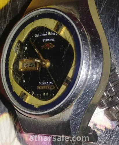 ساعه نادره من العصر القديم