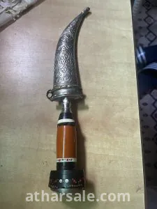 خنجر قديم بطراز العصر العثماني تم العثور عليه في الارض
