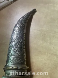 خنجر قديم بطراز العصر العثماني تم العثور عليه في الارض 2