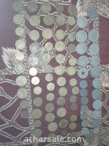 عملات قديمة متنوعة لدول مختلفة