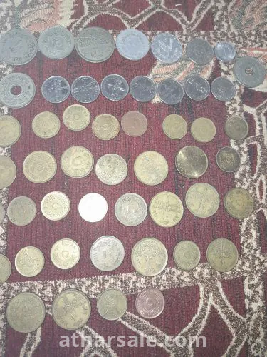 عملات قديمة متنوعة لدول مختلفة